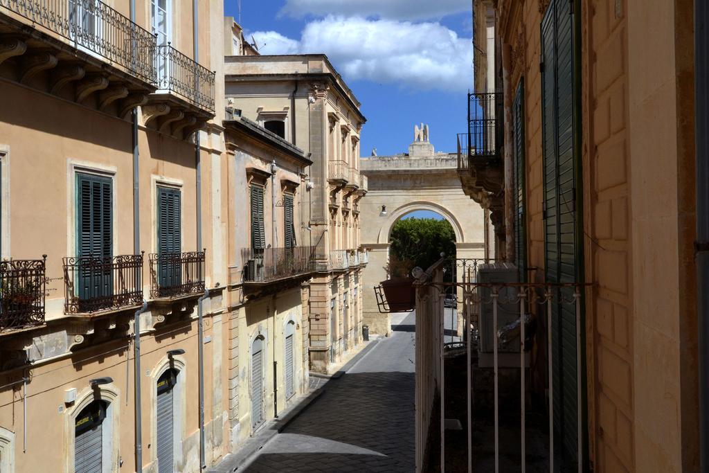 Hotel Porta Reale Noto Extérieur photo
