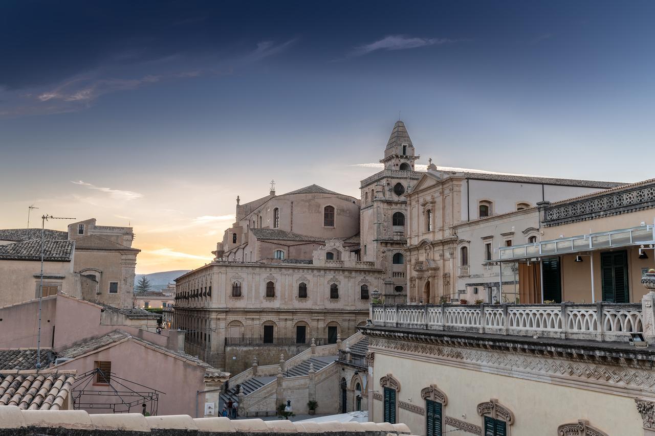 Hotel Porta Reale Noto Extérieur photo